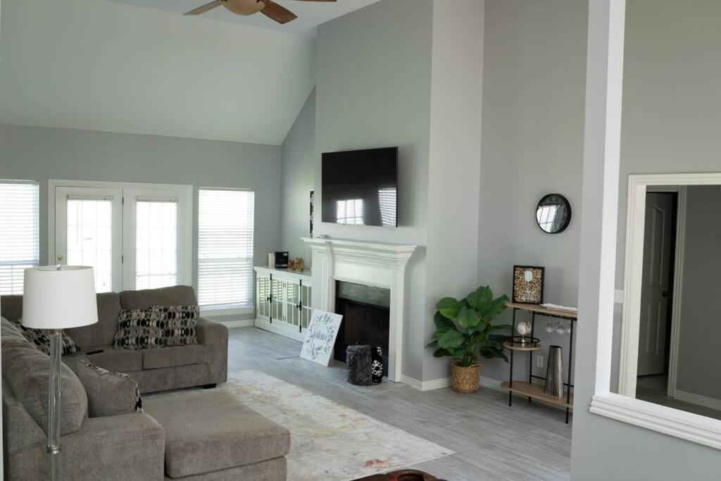 Villa Walking Distance To Coler Mtn Bike - 3Br 2Ba Bentonville Esterno foto